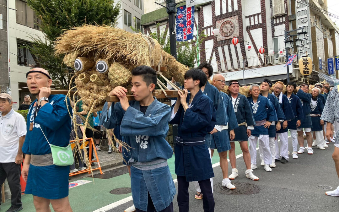 【奥沢神社の秋祭りのお神輿が6台】