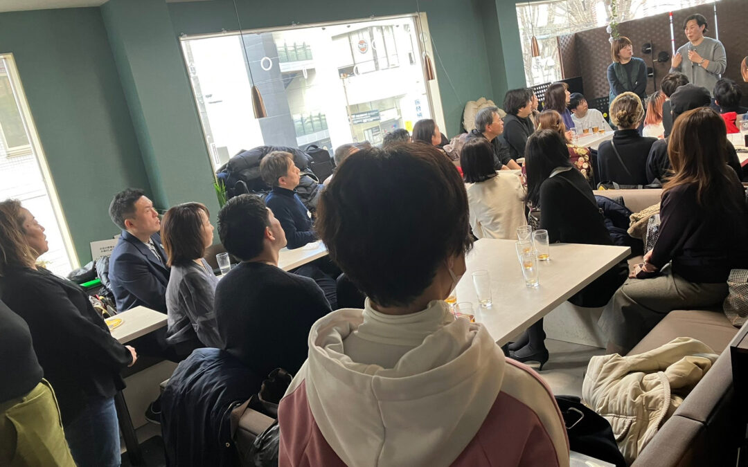 昨日のお昼は43人の交流会さすがに数名は後ろで立っていたり、